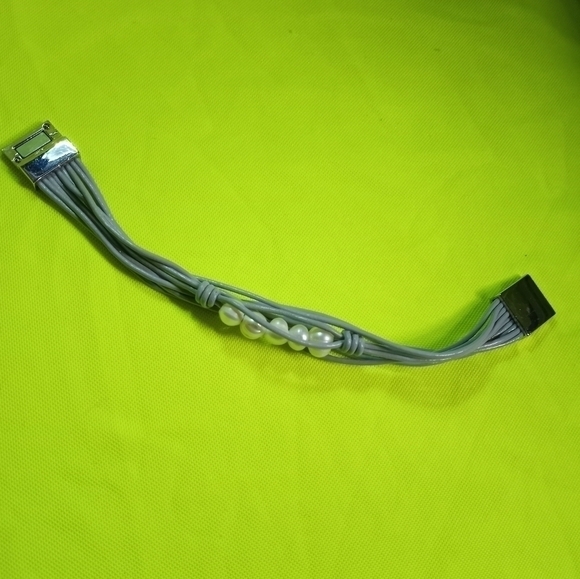 Grey leather cord pearl magnetic bracelet - Picture 2 of 8